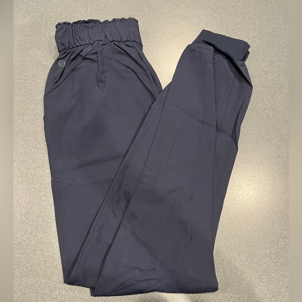 NWOT Lululemon Stretch High Rise joggers Size 2 - True navy color